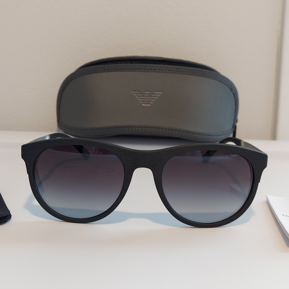 EMPORIO ARMANI
Oval Frame Sunglasses EA 4… - Picture 6 of 9